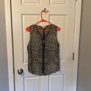 Chaus New York green, black, and white sleeveless blouse